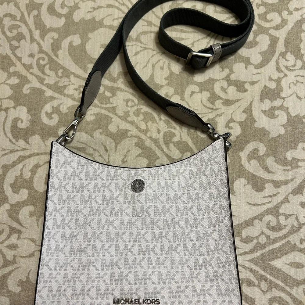 Michael Kors Gray and white small crossbody Bag - Picture 2 of 12